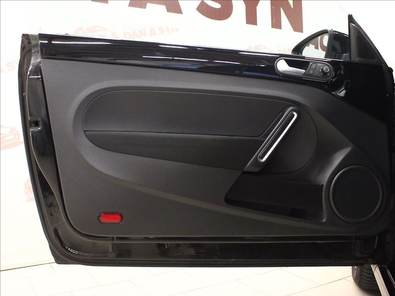 Volkswagen Beetle 1,2 TSI Cup TOP STAV - fotka 9 z 35