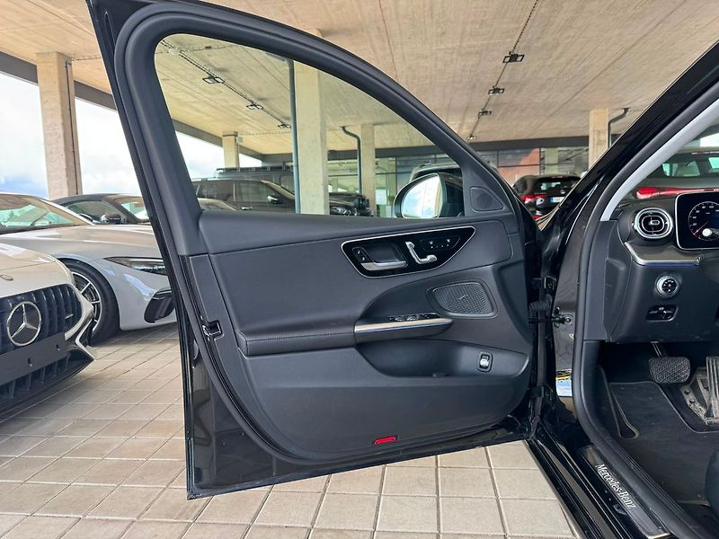 Mercedes-Benz Třídy C Avantgarde 4 MATIC kombi - fotka 15 z 20