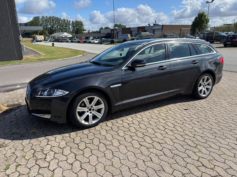 Jaguar XF 3.0 D 177kW Rdesign SPORTBRAKE - fotka 2 z 10