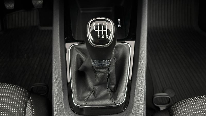 Škoda Octavia 2.0 TDI Ambition Combi - fotka 22 z 24