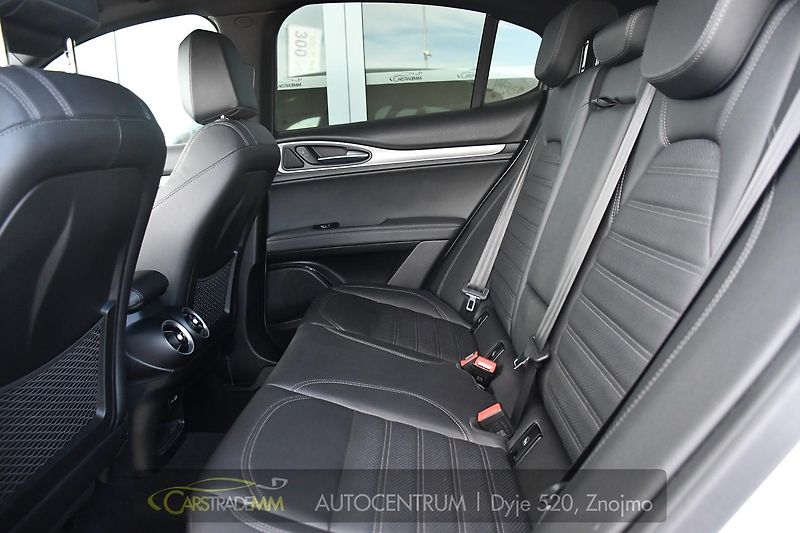 Alfa Romeo Stelvio 2.2 Diesel 16V 154kW Veloce Q4 - fotka 17 z 44