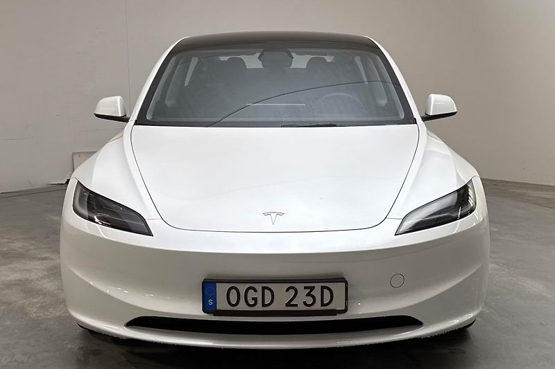 Tesla Model 3 Long Range AWD Highland Tažné - fotka 2 z 20
