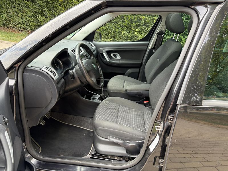 Škoda Roomster 1.6 Scout Plus Edition - fotka 19 z 32