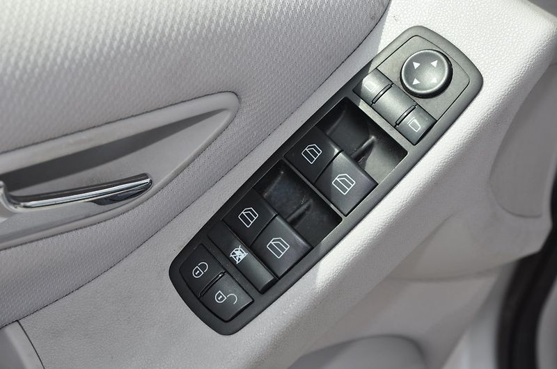 Mercedes-Benz Třídy A 180CDi 80kW Elegance - fotka 11 z 14