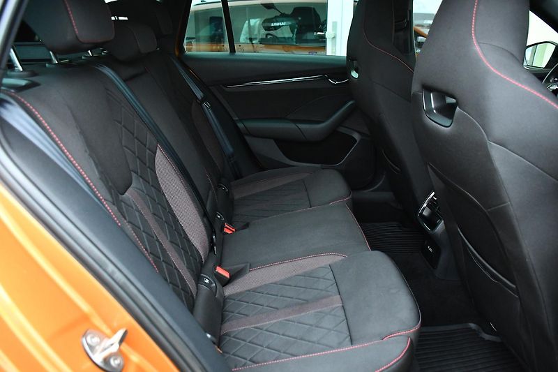 Škoda Octavia 2.0TDi RS DSG 1M ČR - fotka 21 z 39