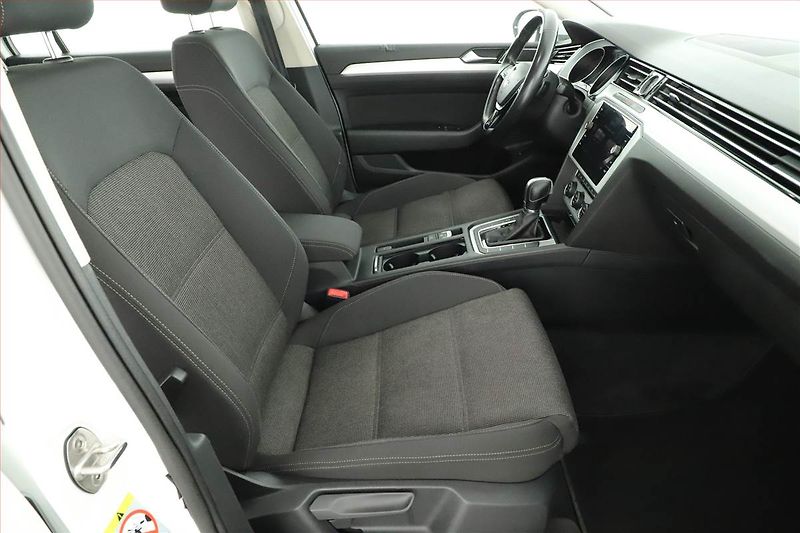 Volkswagen Passat (2019) 2.0 TDI, Automat, Navi - fotka 7 z 21
