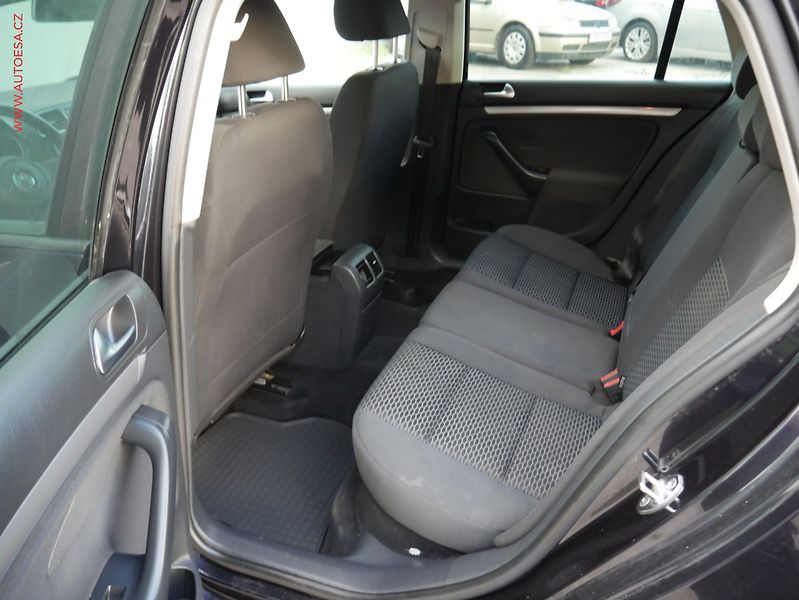 Volkswagen Golf (2010) 1.6 TDi, ČR, autoAC, temp - fotka 10 z 18