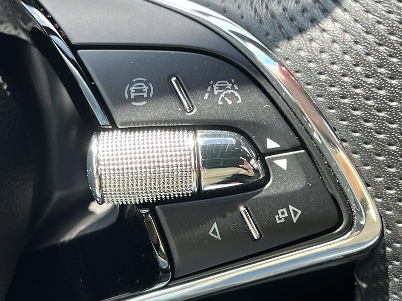 Škoda Karoq 2.0 TDi 4x4 DSG Sportline max. - fotka 22 z 25