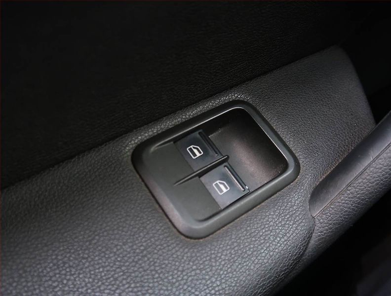 Škoda Yeti (2012) 2.0 TDI, 4X4, ČR,1.maj - fotka 15 z 15