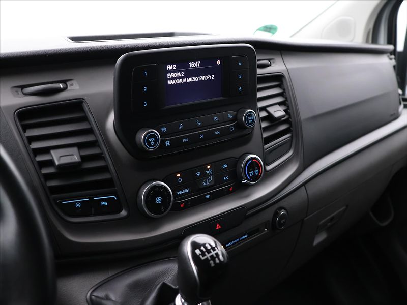 Ford Transit Custom 2,0 EcoBlue 136kW Titanium L2 - fotka 17 z 28