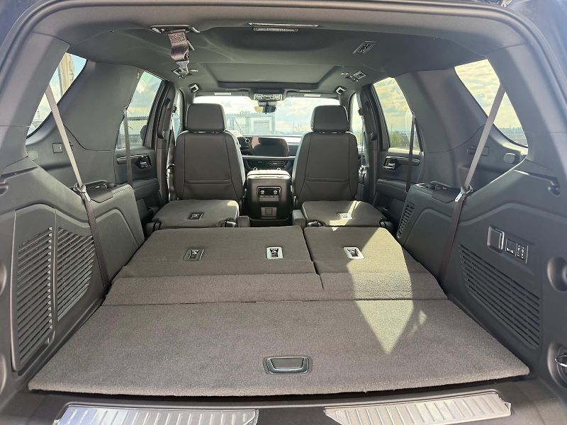 Chevrolet Tahoe (2026) HIGH COUNTRY 6.2l EcoTec3 V8 - fotka 13 z 13