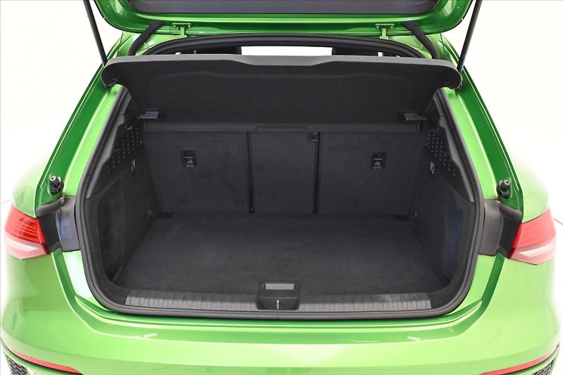 Audi A3 2,0 30 TDI 85 kW Sportback Zár - fotka 10 z 32