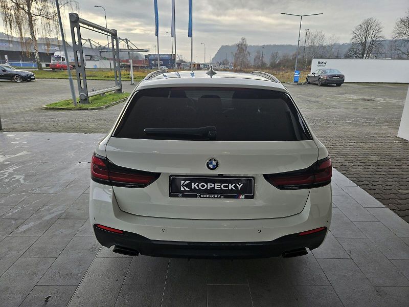 BMW Řada 5 530d xDrive Touring M Sport - fotka 5 z 13