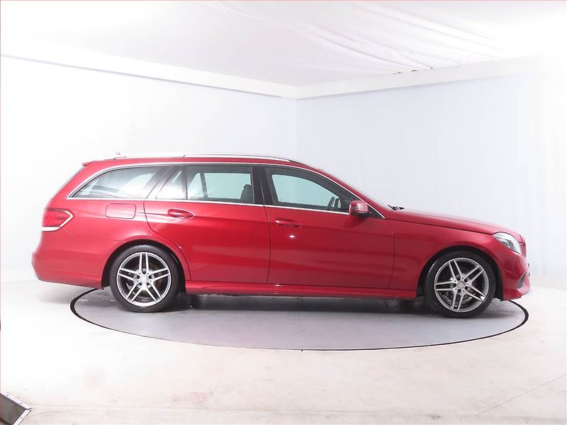 Mercedes-Benz Třídy E (2016) AMG Paket E 250 BlueTEC - fotka 6 z 14