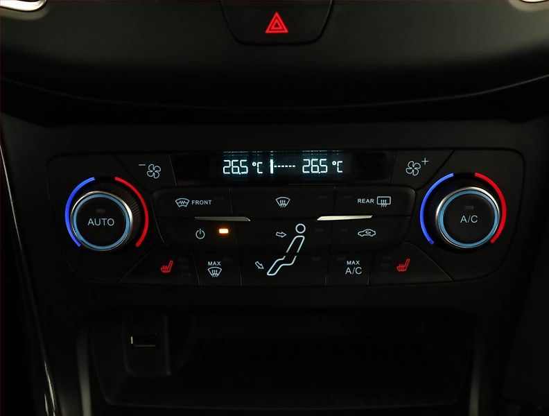 Ford Focus (2016) 2.0 TDCi, Serv.kniha, Navi - fotka 12 z 18