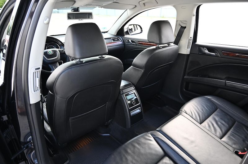 Škoda Superb 2.0TDI 125KW DSG Elegan. 12/09 - fotka 32 z 45