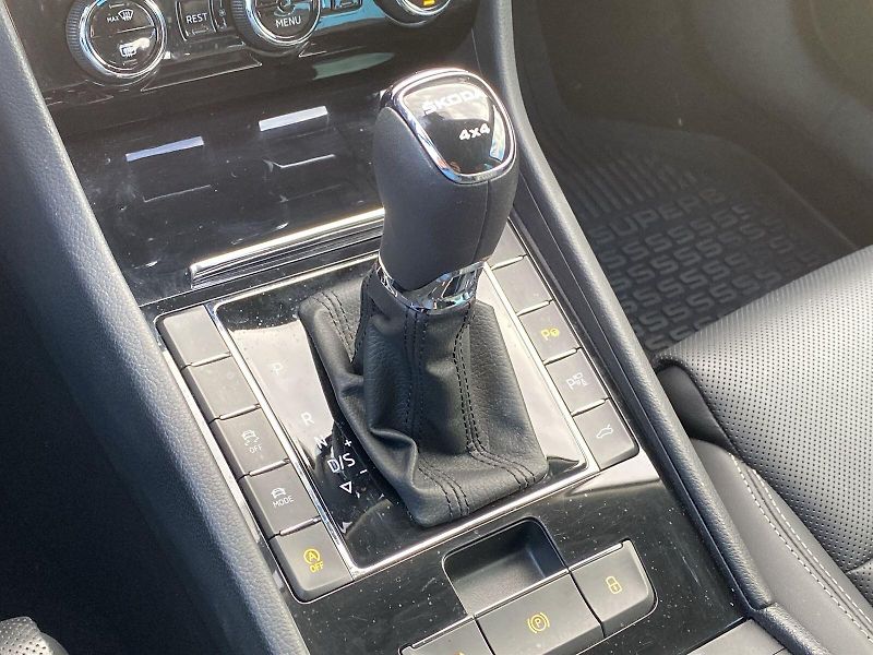 Škoda Superb (2023) Combi 2.0 TDI 4x4 DSG L&K - fotka 14 z 41