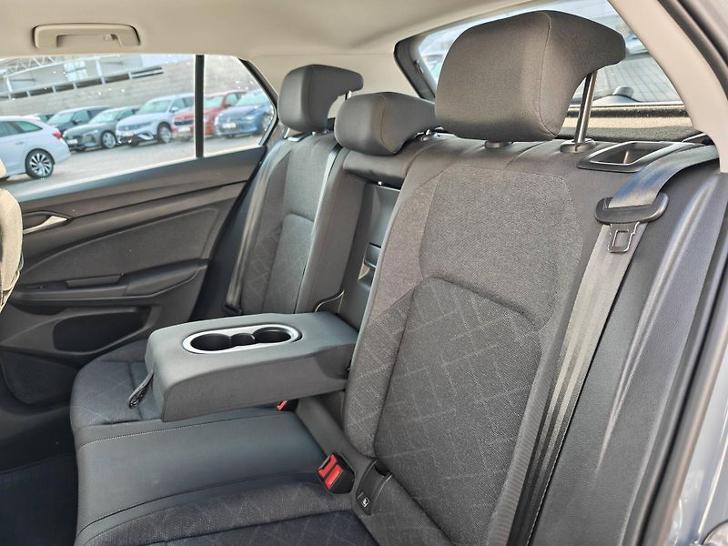 Volkswagen Golf Life 1,0TSi - fotka 8 z 21