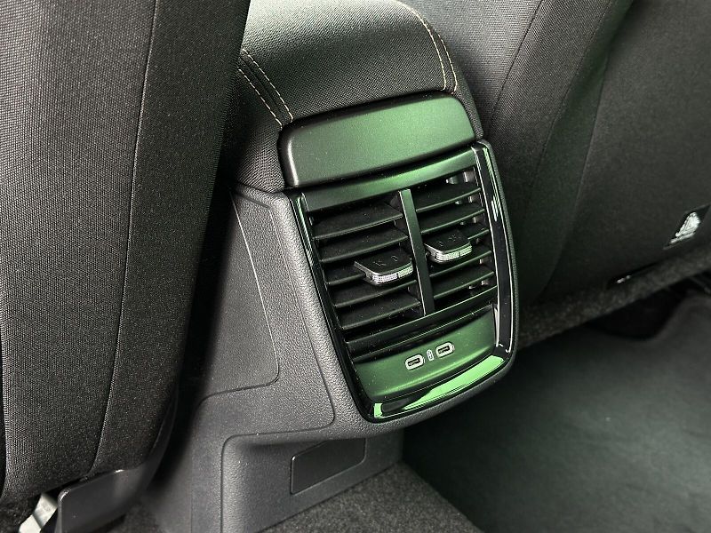 Škoda Kamiq 1.5TSi DSG 150PS LED V.Cockpit - fotka 39 z 46