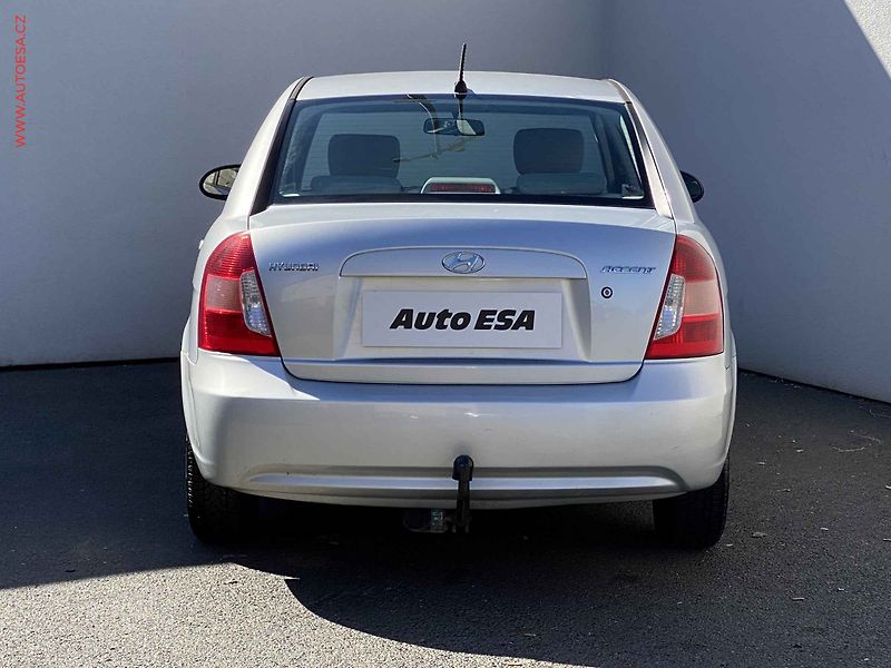 Hyundai Accent (2009) 1.4i, ČR, Klima - fotka 5 z 16