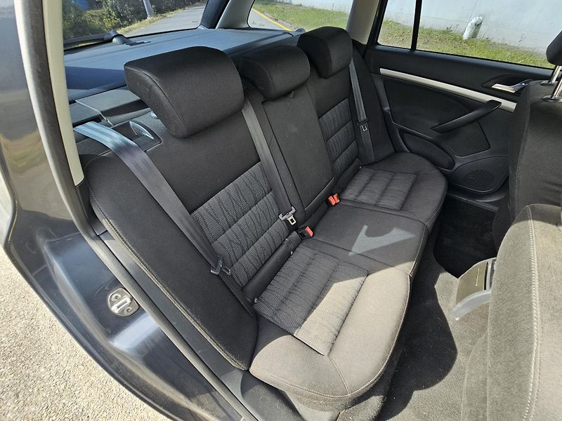 Škoda Octavia (2011) 2 2.0TDI DSG FACELIFT - fotka 16 z 18