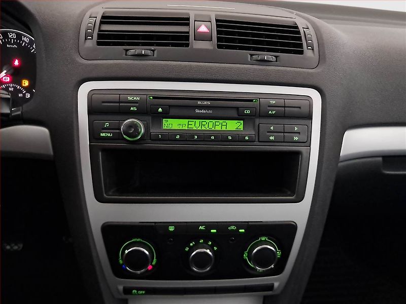 Škoda Octavia (2010) Ambiente 1.2 TSI, Serv.kniha - fotka 12 z 16