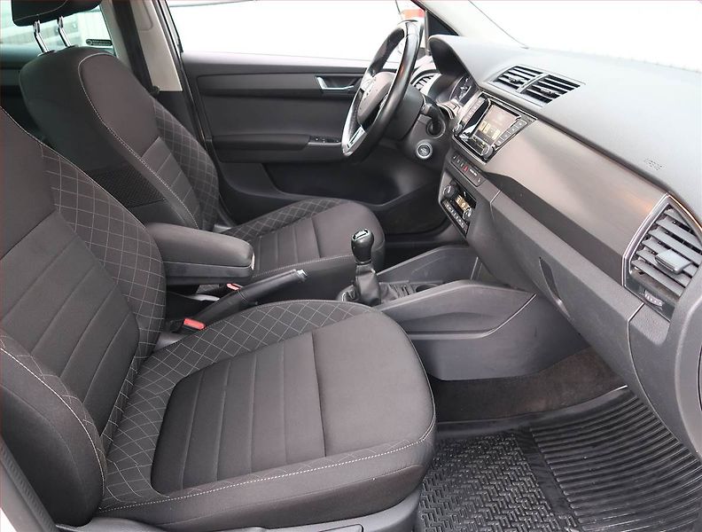 Škoda Fabia (2018) Style 1.0 TSI, Navi, Tempomat - fotka 9 z 20