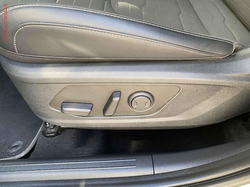 Kia Sportage (2024) 1.6T-GDi HEV 4x4, ČR, AT - fotka 13 z 21