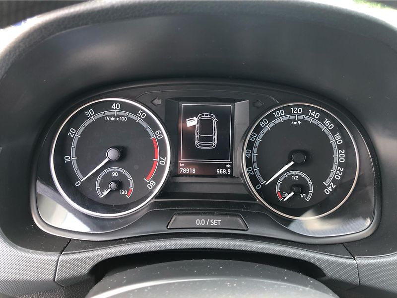Škoda Fabia COMBI 1.0 TSi ACTIVE - fotka 18 z 27