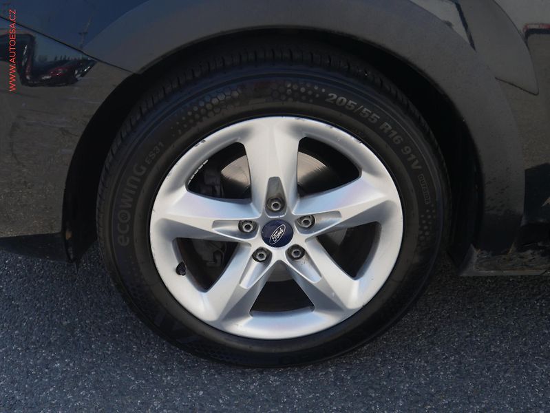 Ford Focus (2008) 1.6 i, ČR, xenon, autoAC - fotka 16 z 17