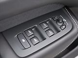 Volvo XC60 2.0 B4 145kW R-Design CZ Aut. - náhled 16