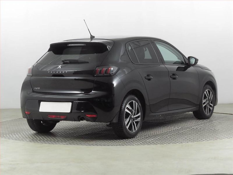 Peugeot 208 (2022) Allure 1.2 PureTech - fotka 5 z 18