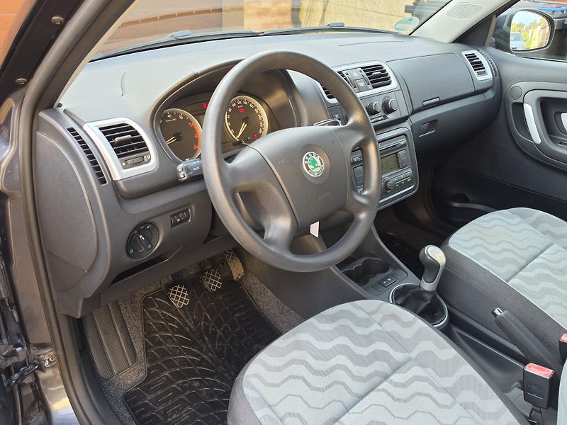 Škoda Fabia II 1.4i 16V AMBIENTE*2x SADA* - fotka 11 z 55