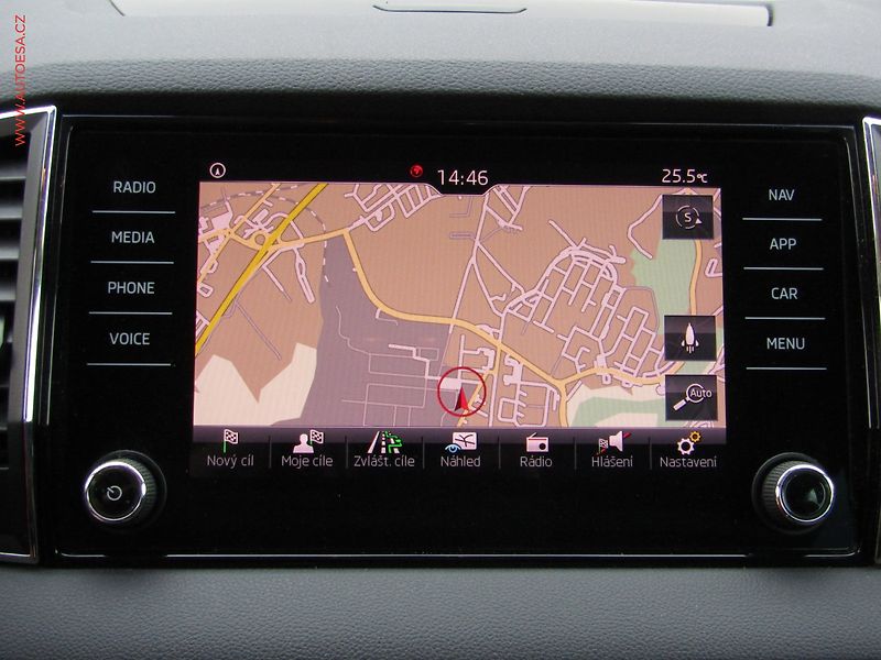 Škoda Karoq (2019) 1.6 TDi, 2.maj,ČR, Style - fotka 17 z 21