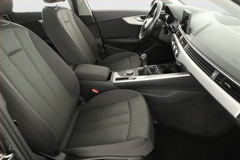 Audi A4 (2016) 2.0 TDI, Xenony, Tempomat - fotka 7 z 14