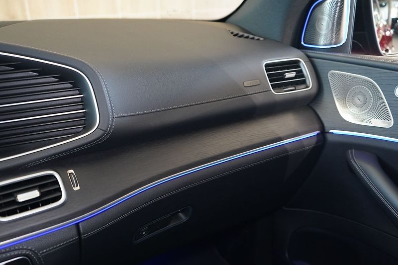 Mercedes-Benz GLE 53 AMG, Masáž, Ventilace, HUD - fotka 41 z 50