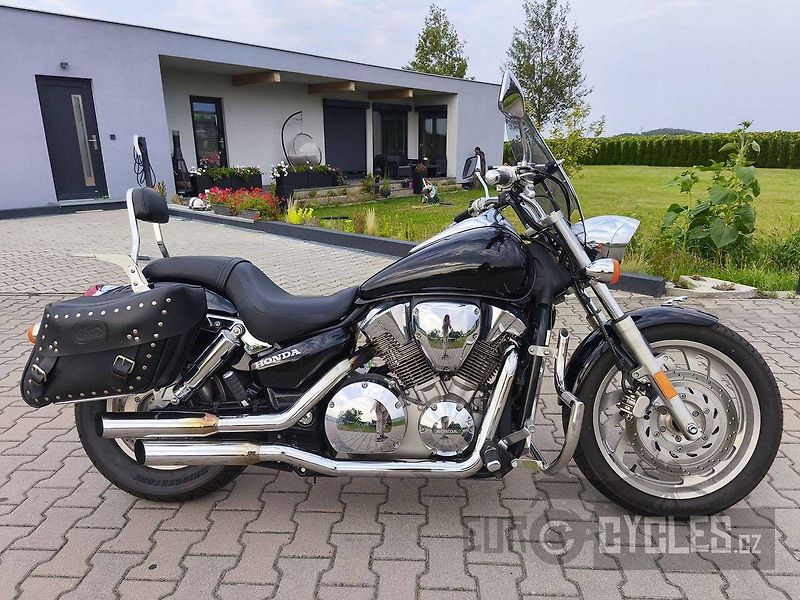Honda VTX 1300 (2006) - fotka 1 z 13