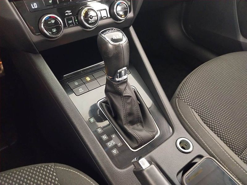 Škoda Octavia (2019) Scout 2.0 TSI, 4X4, Automat - fotka 13 z 26