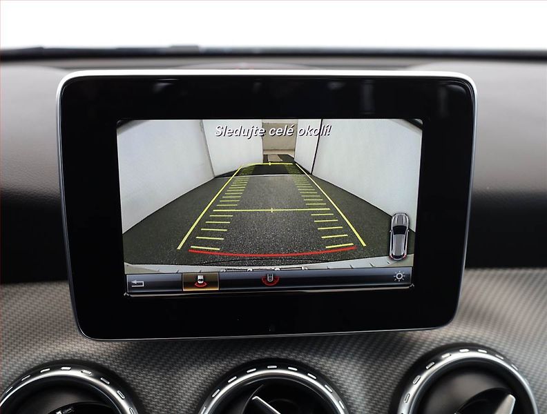 Mercedes-Benz GLA (2016) 200 CDI 4MATIC, 4X4 - fotka 14 z 21