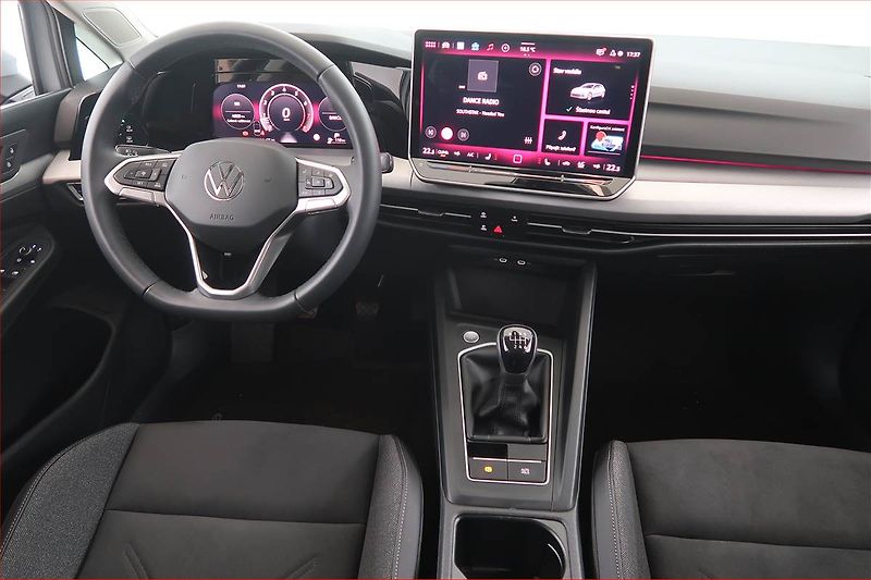 Volkswagen Golf (2025) 1.5 TSI, 1.Majitel, DPH - fotka 7 z 20