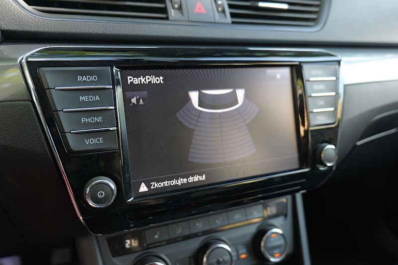 Škoda Superb 1.4 TSI Smartlink DAB PDC - fotka 22 z 28