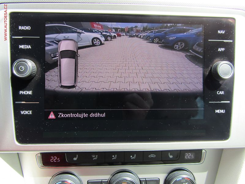 Volkswagen Passat (2018) 1.4TSi, DSG, výhřev sed. - fotka 9 z 19