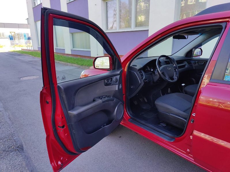 Kia Sportage 2,0 CRDi 4WD /servis/pneu - fotka 8 z 30