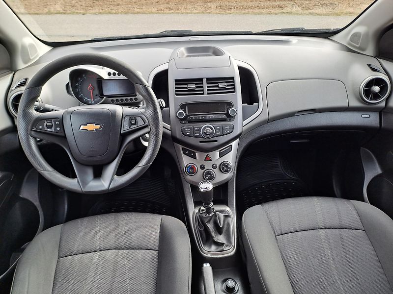 Chevrolet Aveo (2013) 1.2 1.MAJITEL 2xKOLA, SERVISKA - fotka 16 z 29