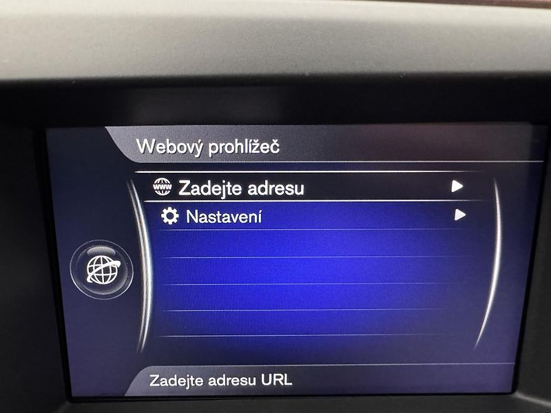 Volvo XC60 D4 R-DESIGN AUT RERERVACE - fotka 44 z 46