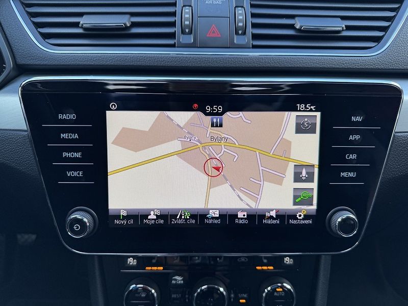 Škoda Superb (2019) 1.5TSi Xenony Navi Panorama - fotka 11 z 50