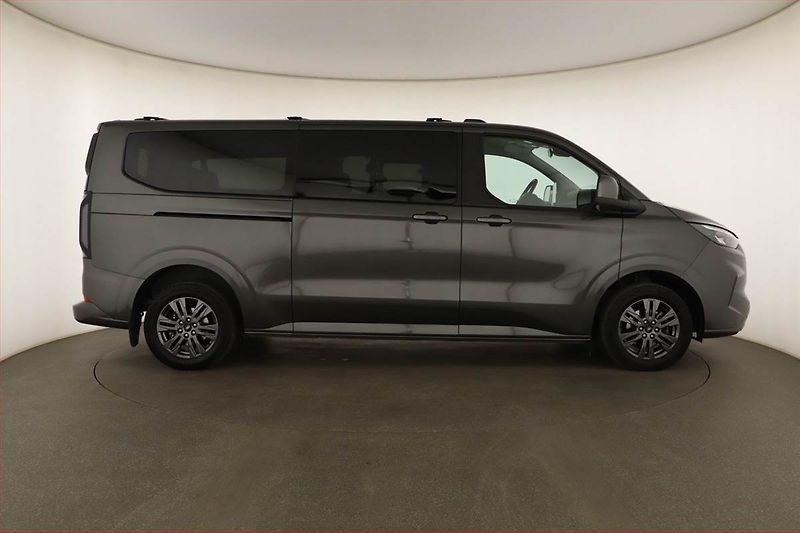 Ford Tourneo Custom (2025) Titanium 2.0 EcoBlue, ČR - fotka 6 z 15
