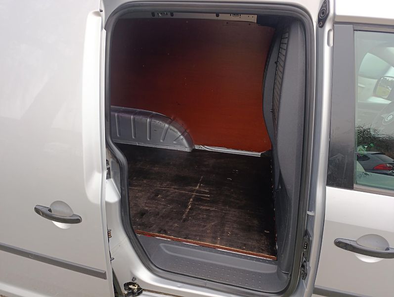 Volkswagen Caddy (2011) 1.6 TDi klima tažné 75kw - fotka 20 z 21