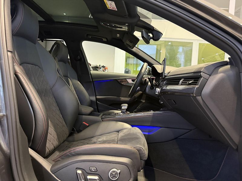 Audi S4 (2023) - fotka 26 z 41