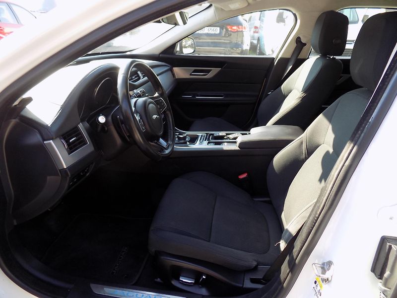 Jaguar XF 20D 132 KW  - fotka 18 z 36